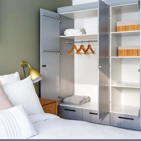 Bright 1Bedroom Apartment Centrally Located With Most Beautiful Views From Seine At 10 Minutes Walking From Beaugrenelle Shopping Mall And Eiffel Tower パリ エクステリア 写真