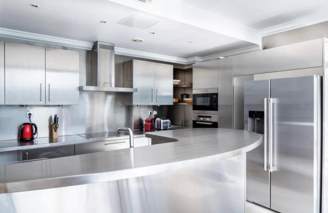 Bright 1Bedroom Apartment Centrally Located With Most Beautiful Views From Seine At 10 Minutes Walking From Beaugrenelle Shopping Mall And Eiffel Tower パリ エクステリア 写真