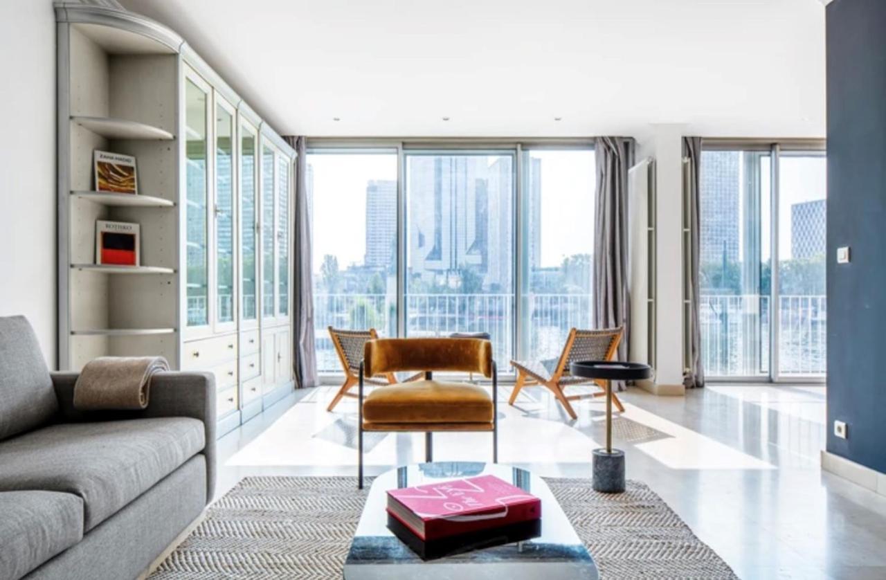 Bright 1Bedroom Apartment Centrally Located With Most Beautiful Views From Seine At 10 Minutes Walking From Beaugrenelle Shopping Mall And Eiffel Tower パリ エクステリア 写真