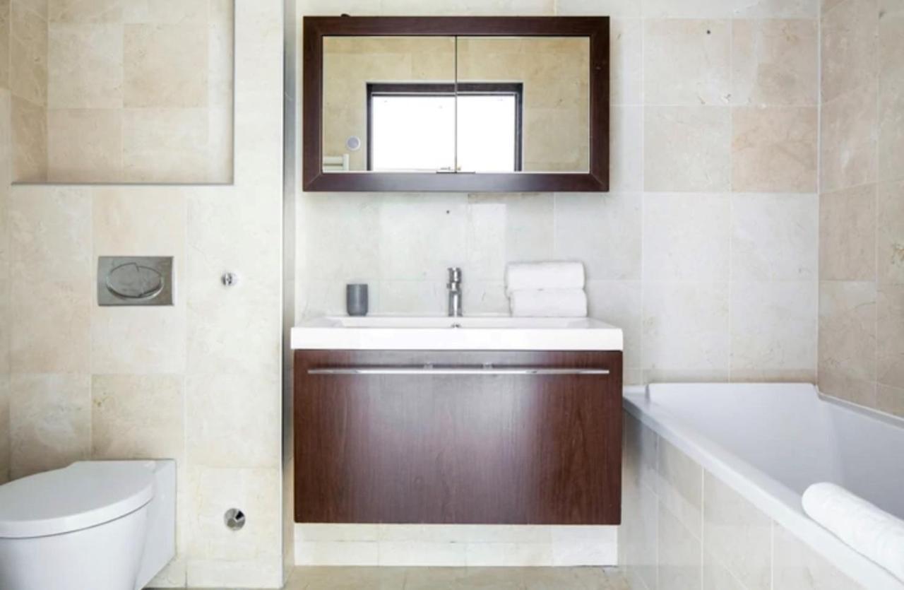 Bright 1Bedroom Apartment Centrally Located With Most Beautiful Views From Seine At 10 Minutes Walking From Beaugrenelle Shopping Mall And Eiffel Tower パリ エクステリア 写真