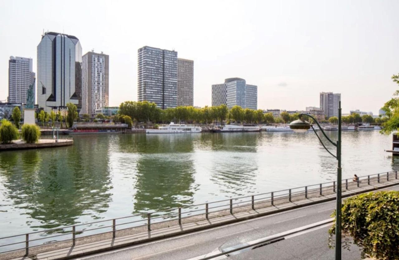 Bright 1Bedroom Apartment Centrally Located With Most Beautiful Views From Seine At 10 Minutes Walking From Beaugrenelle Shopping Mall And Eiffel Tower パリ エクステリア 写真