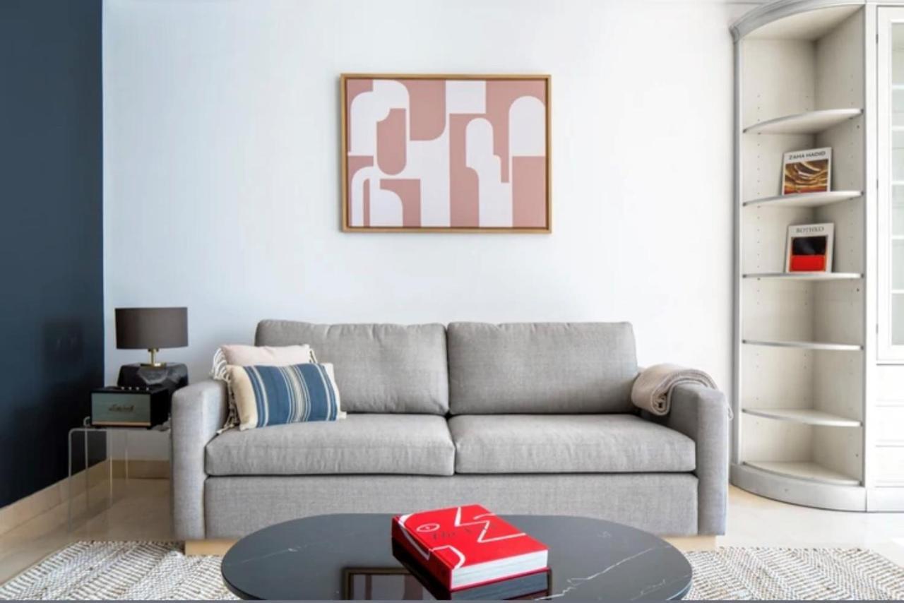 Bright 1Bedroom Apartment Centrally Located With Most Beautiful Views From Seine At 10 Minutes Walking From Beaugrenelle Shopping Mall And Eiffel Tower パリ エクステリア 写真