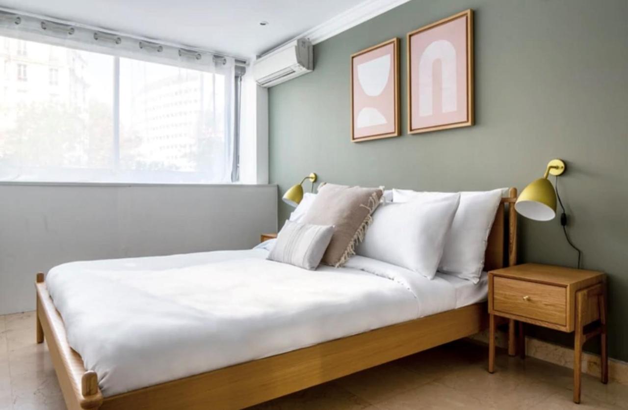 Bright 1Bedroom Apartment Centrally Located With Most Beautiful Views From Seine At 10 Minutes Walking From Beaugrenelle Shopping Mall And Eiffel Tower パリ エクステリア 写真